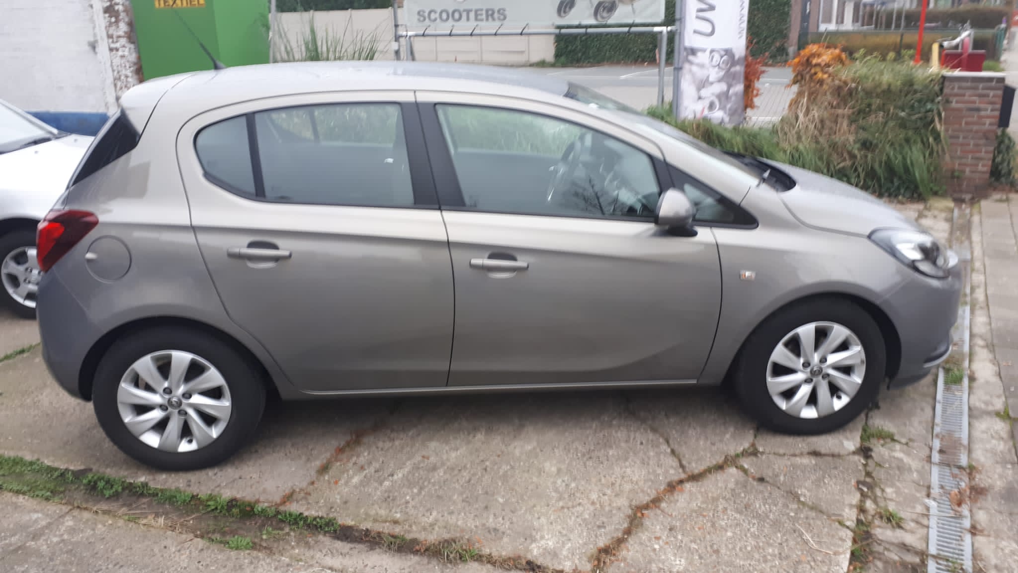 Opel Corsa zijaanzicht